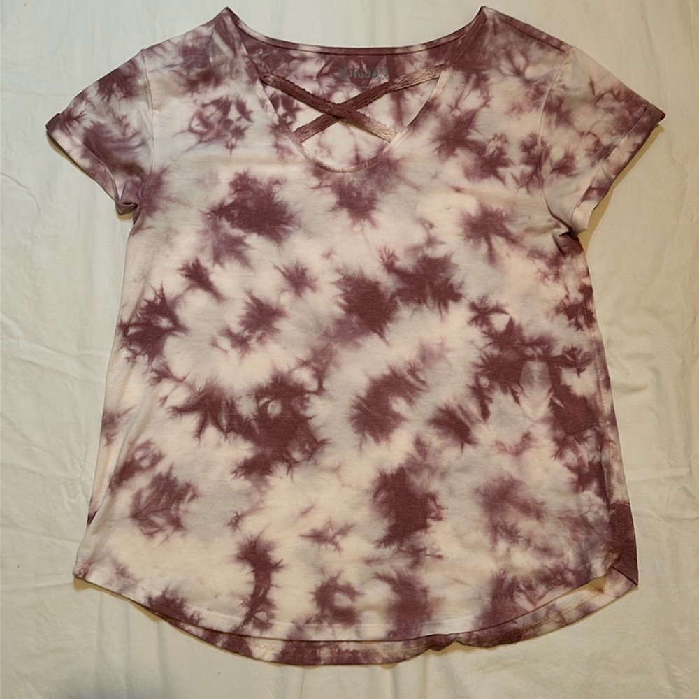 Medium Mudd v-neck tie die tee in purple and white